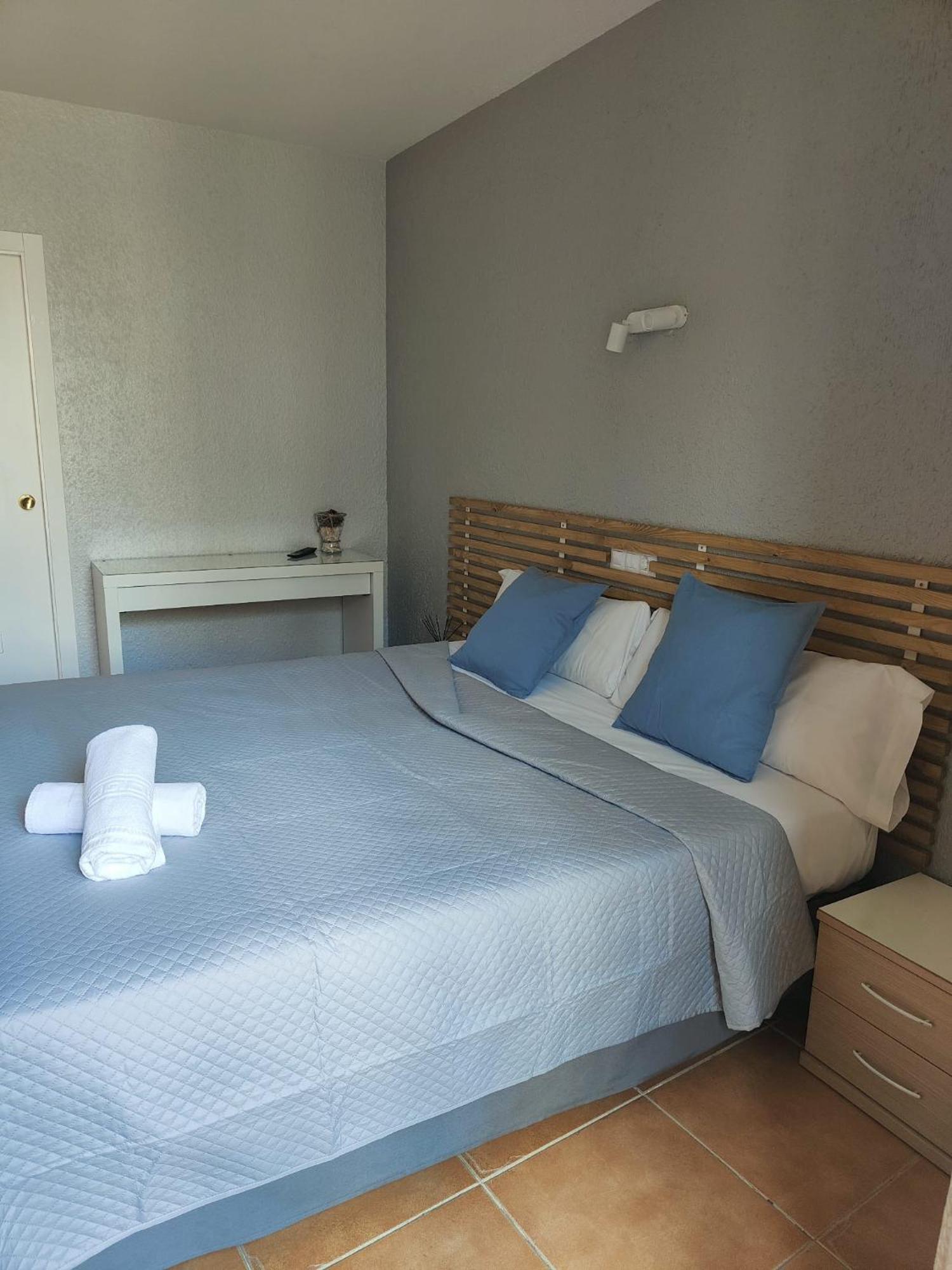 Hotel Acebo Plaza Mayor Хака Экстерьер фото