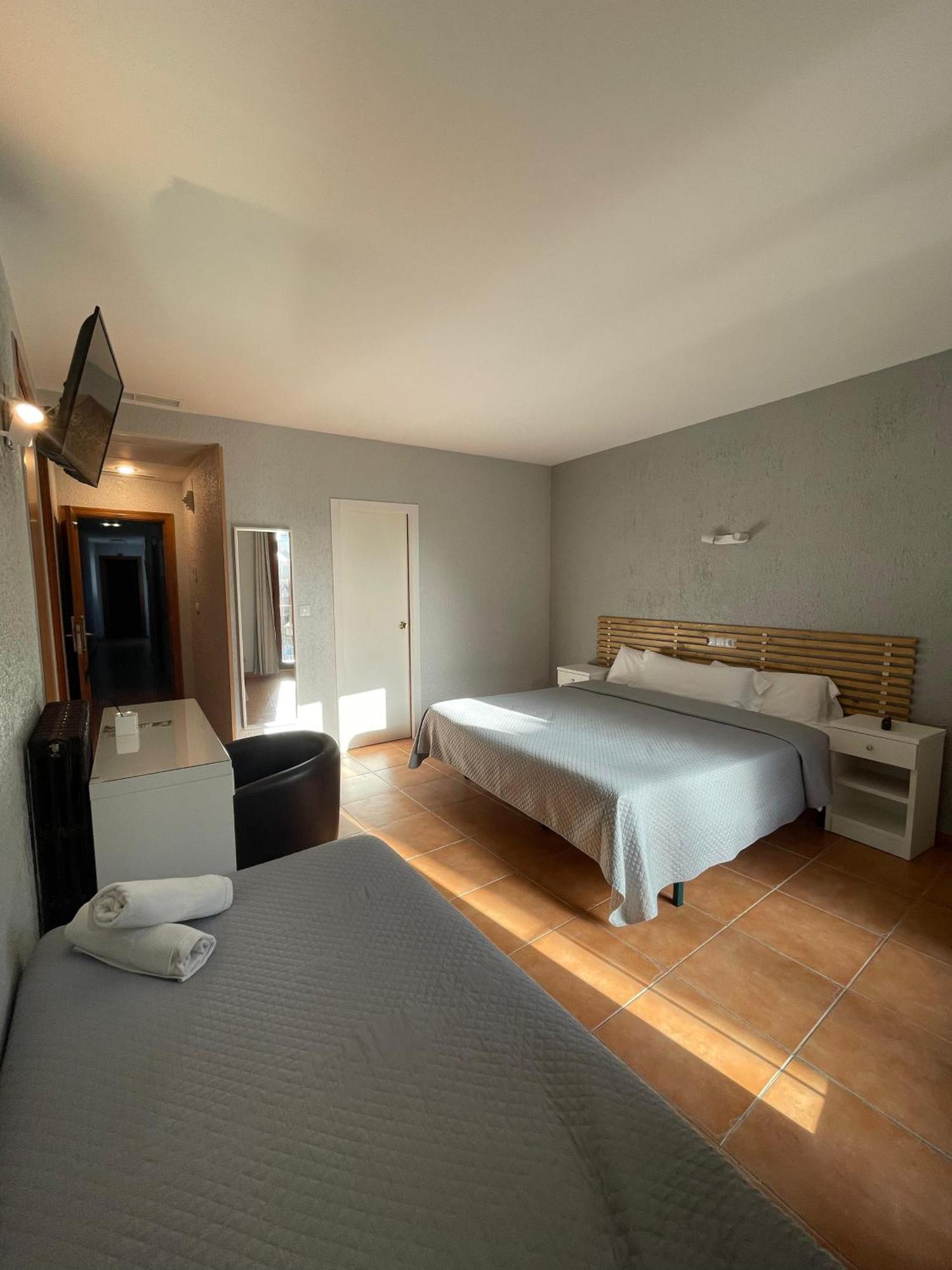 Hotel Acebo Plaza Mayor Хака Экстерьер фото
