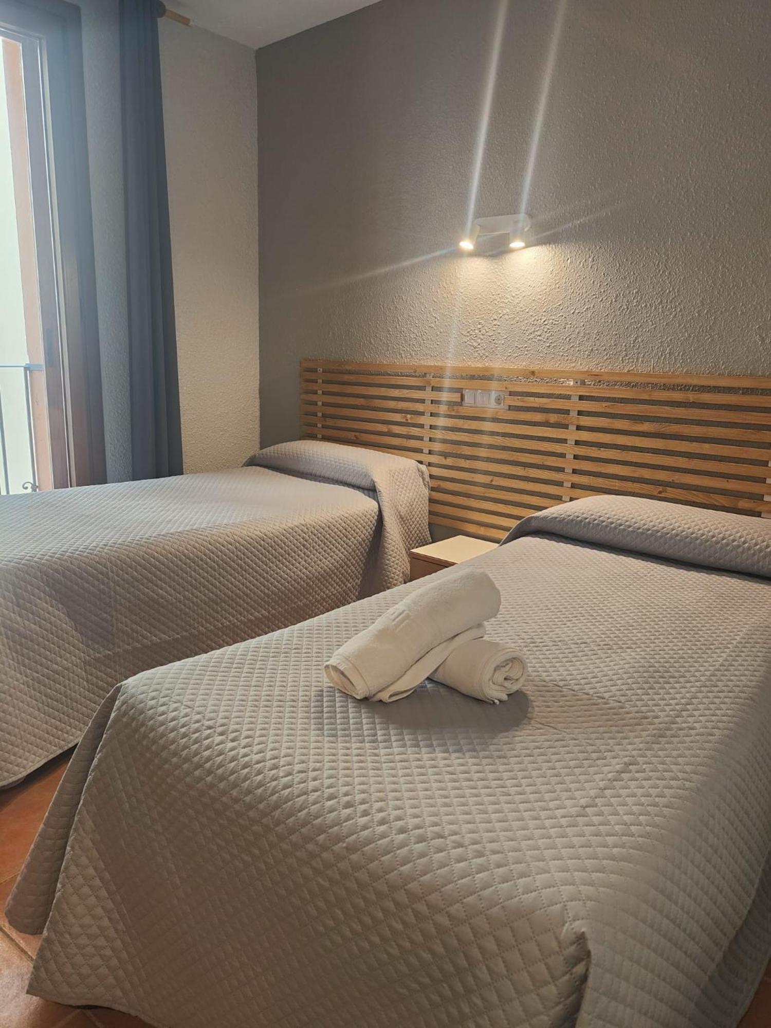 Hotel Acebo Plaza Mayor Хака Экстерьер фото